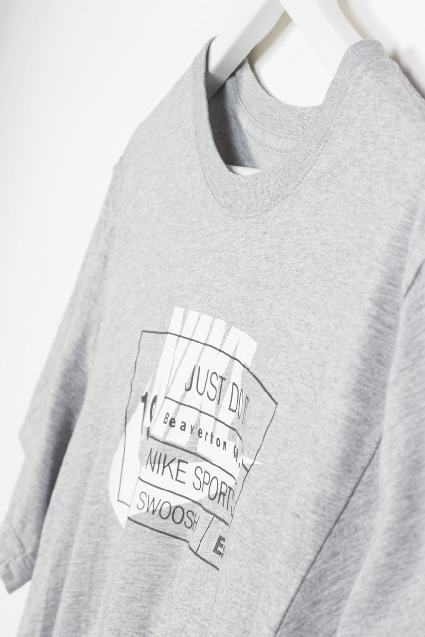 Nike T-Shirt in Grau, M