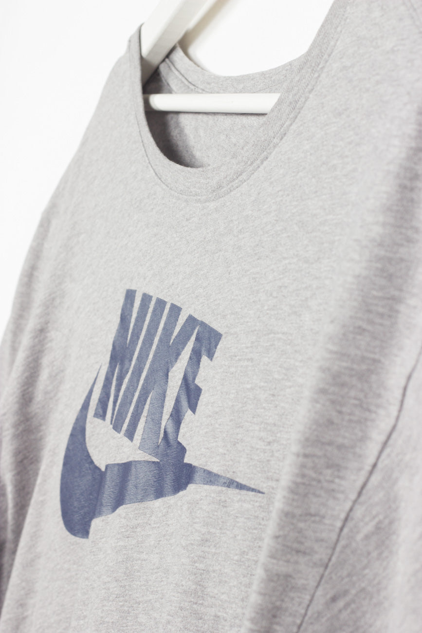 Nike T-Shirt in Grau, XL