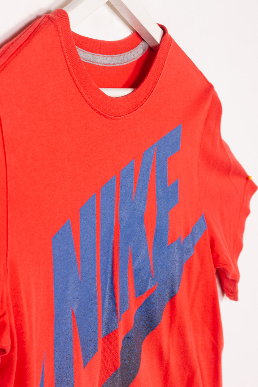 Nike T-Shirt in Rot, L