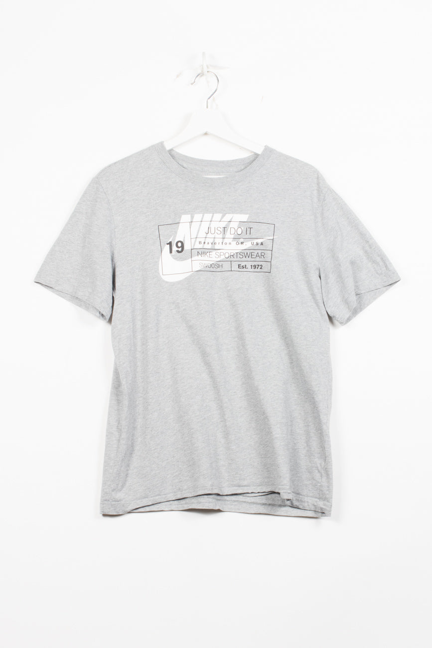 Nike T-Shirt in Grau, M